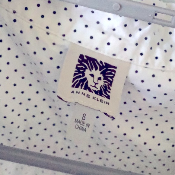 White Polkadot Sleeveless Blouse - Picture 2 of 2